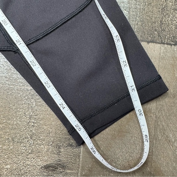 Lululemon Everlux In Movement Tight 25” size 6 - Picture 9 of 12